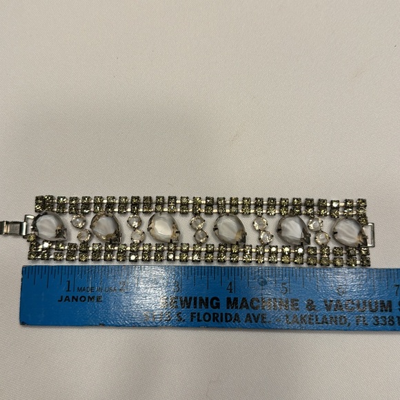 Vtg Silvertone & rhinestone fashion Bracelet. 6.5” - Picture 3 of 5